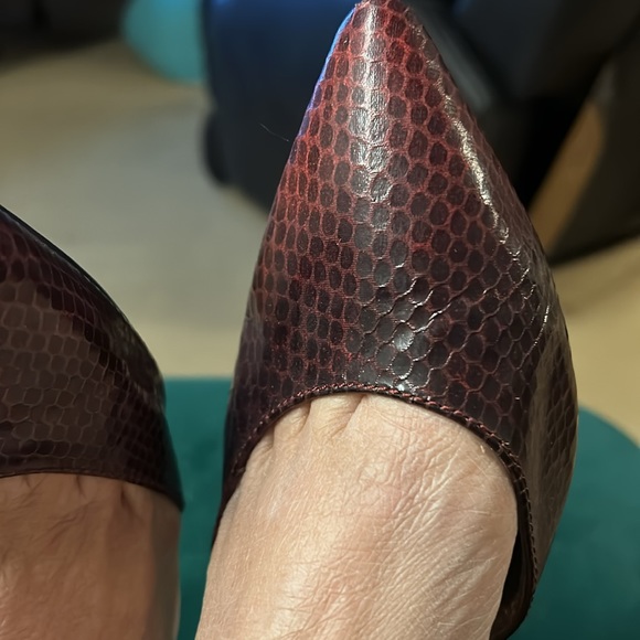 Anne Klein ankle strapped shoes. - Picture 3 of 8